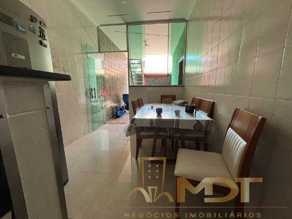 Casa, 4 quartos, 178 m² - Foto 1