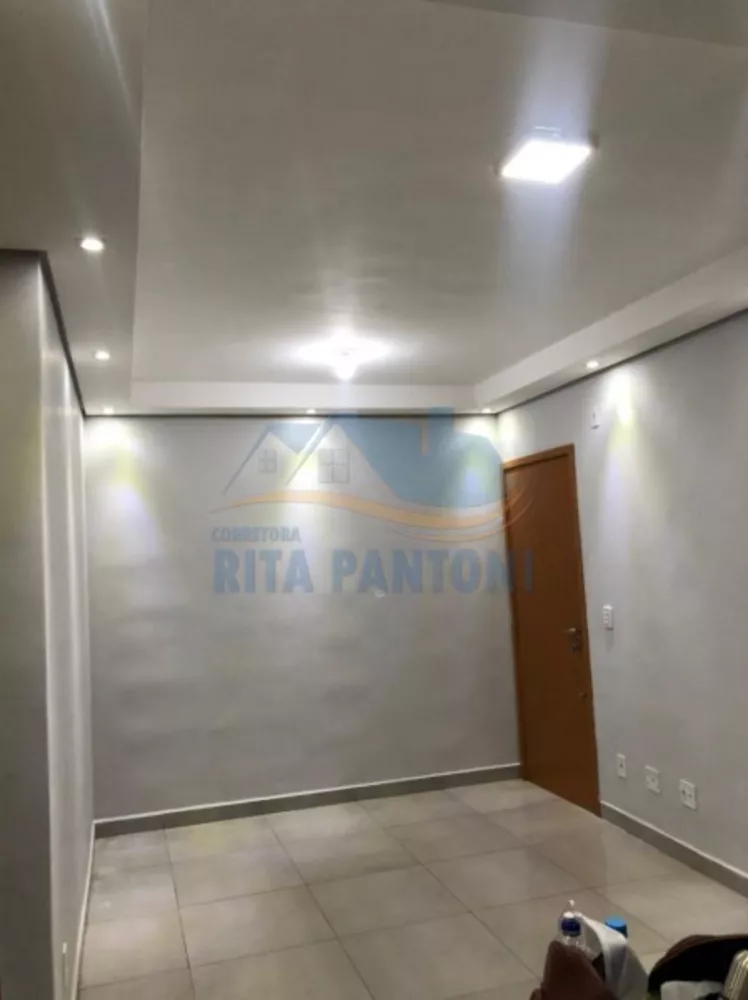 Apartamento à venda com 2 quartos, 42m² - Foto 2