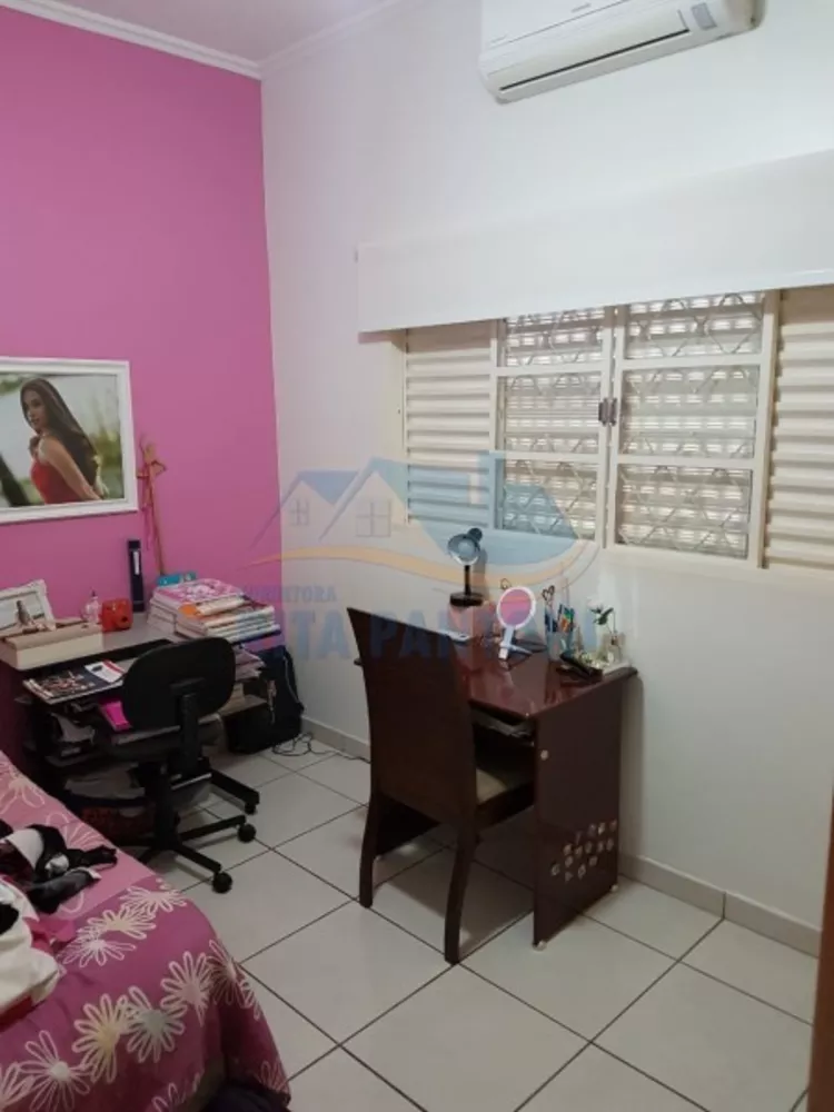 Casa à venda com 4 quartos, 191m² - Foto 2