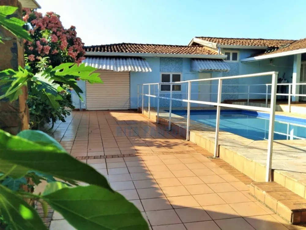 Casa à venda com 6 quartos, 380m² - Foto 2