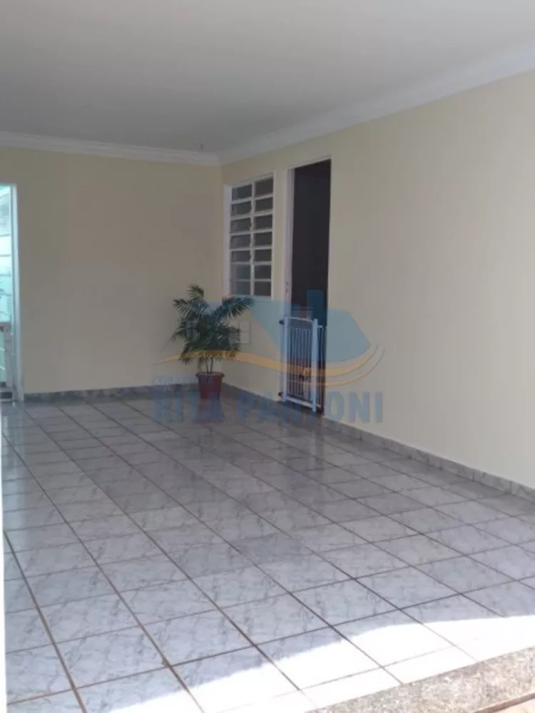 Casa à venda com 4 quartos, 200m² - Foto 4