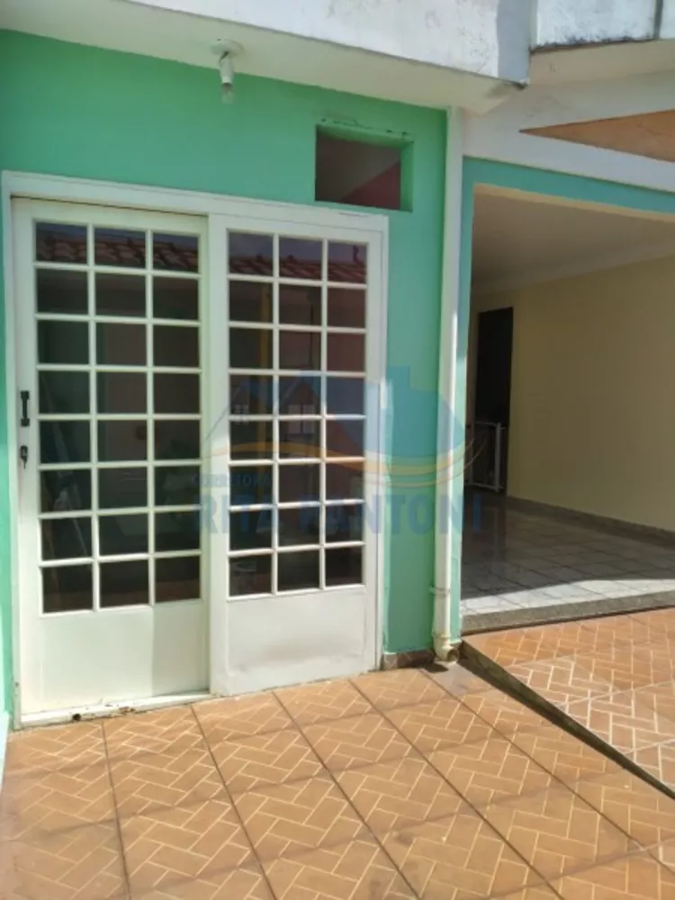 Casa à venda com 4 quartos, 200m² - Foto 2