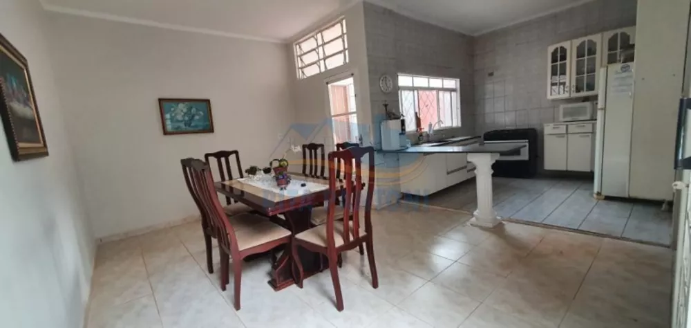 Casa à venda com 5 quartos, 182m² - Foto 3