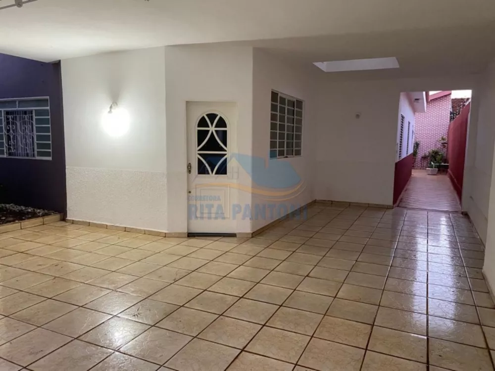 Casa à venda com 5 quartos, 182m² - Foto 1