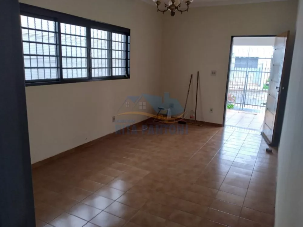 Casa à venda com 2 quartos, 107m² - Foto 2