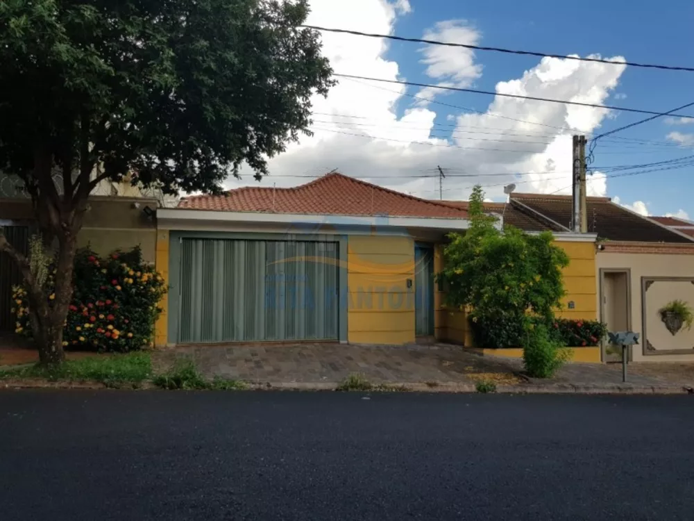 Casa à venda com 4 quartos, 195m² - Foto 1