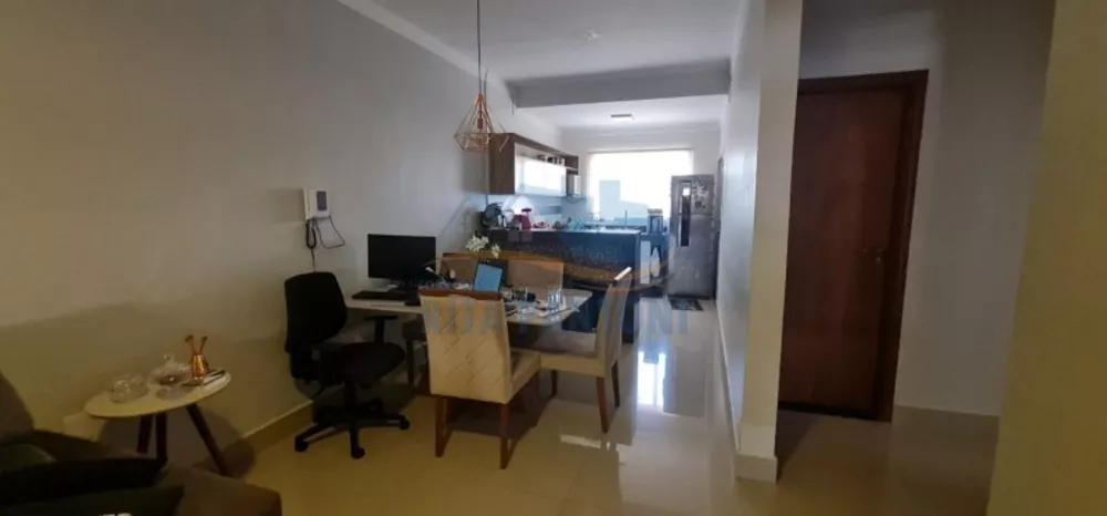 Casa à venda com 2 quartos, 135m² - Foto 2