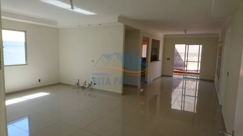 Casa de Condomínio à venda com 3 quartos, 190m² - Foto 1