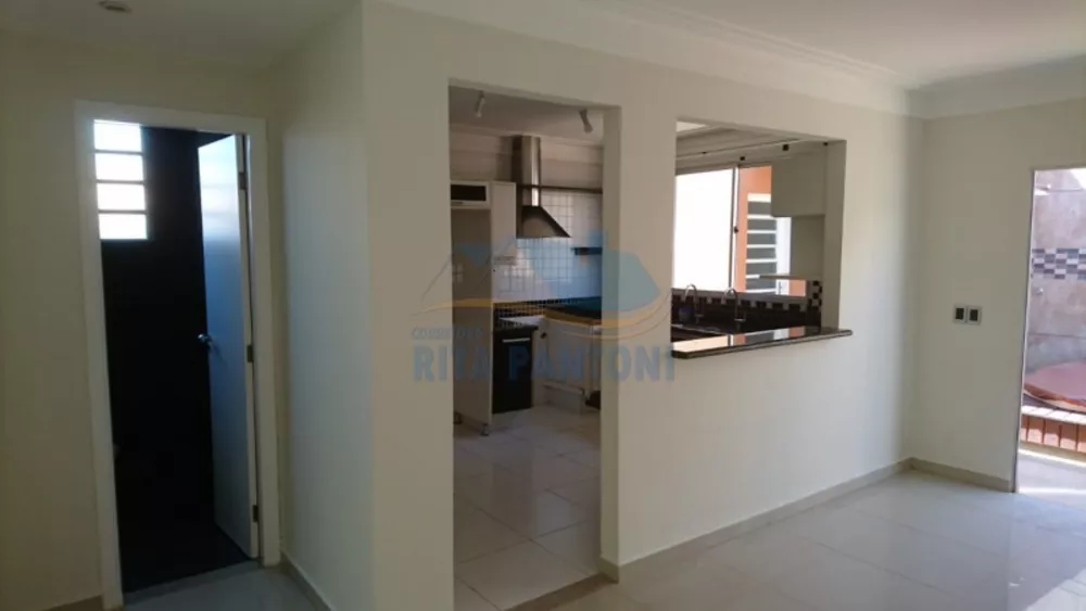 Casa de Condomínio à venda com 3 quartos, 190m² - Foto 2