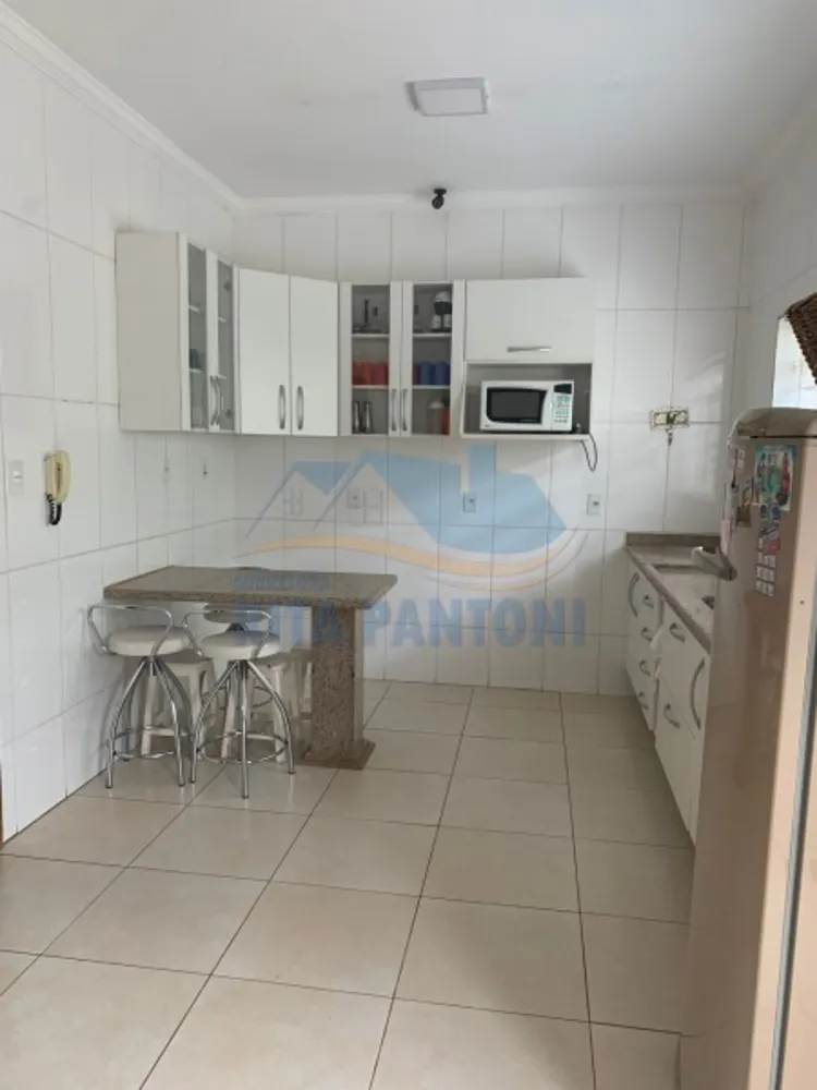 Casa, 3 quartos, 250 m² - Foto 2
