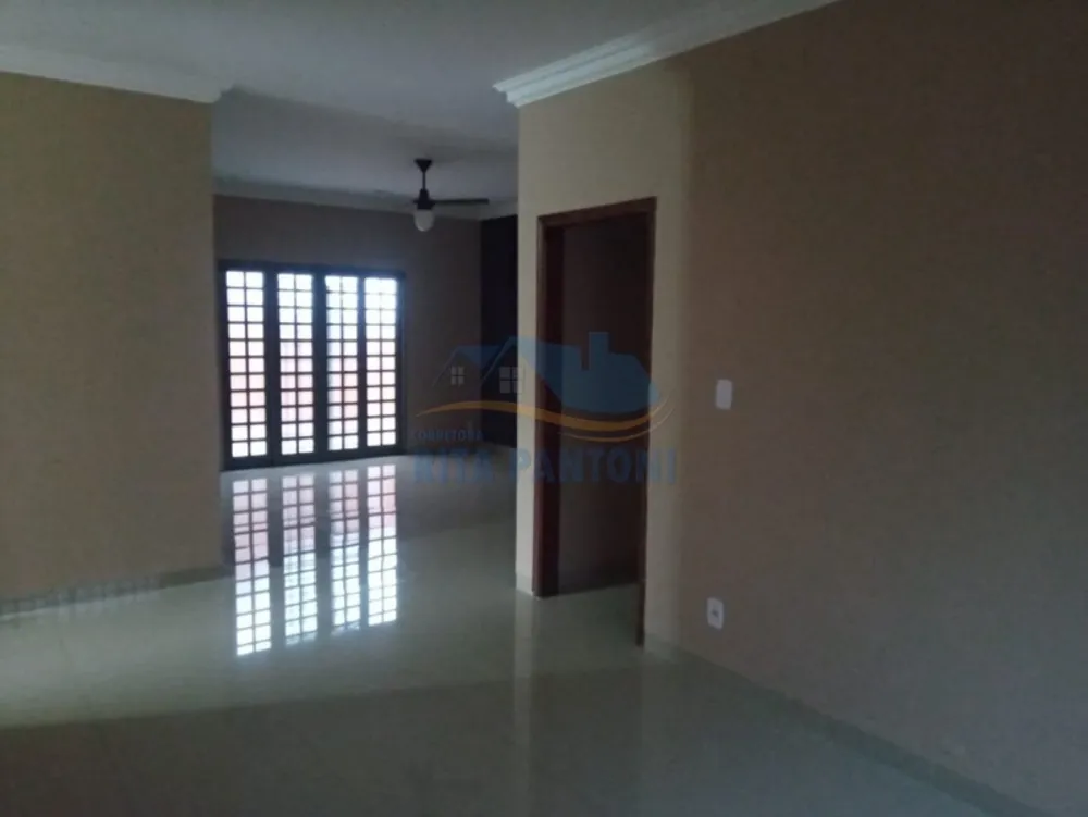 Casa, 4 quartos, 182 m² - Foto 1