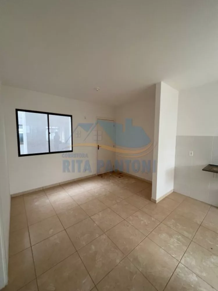 Apartamento à venda com 2 quartos, 42m² - Foto 2