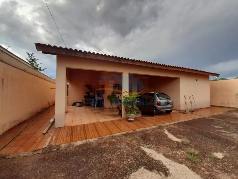 Casa à venda com 3 quartos, 168m² - Foto 1