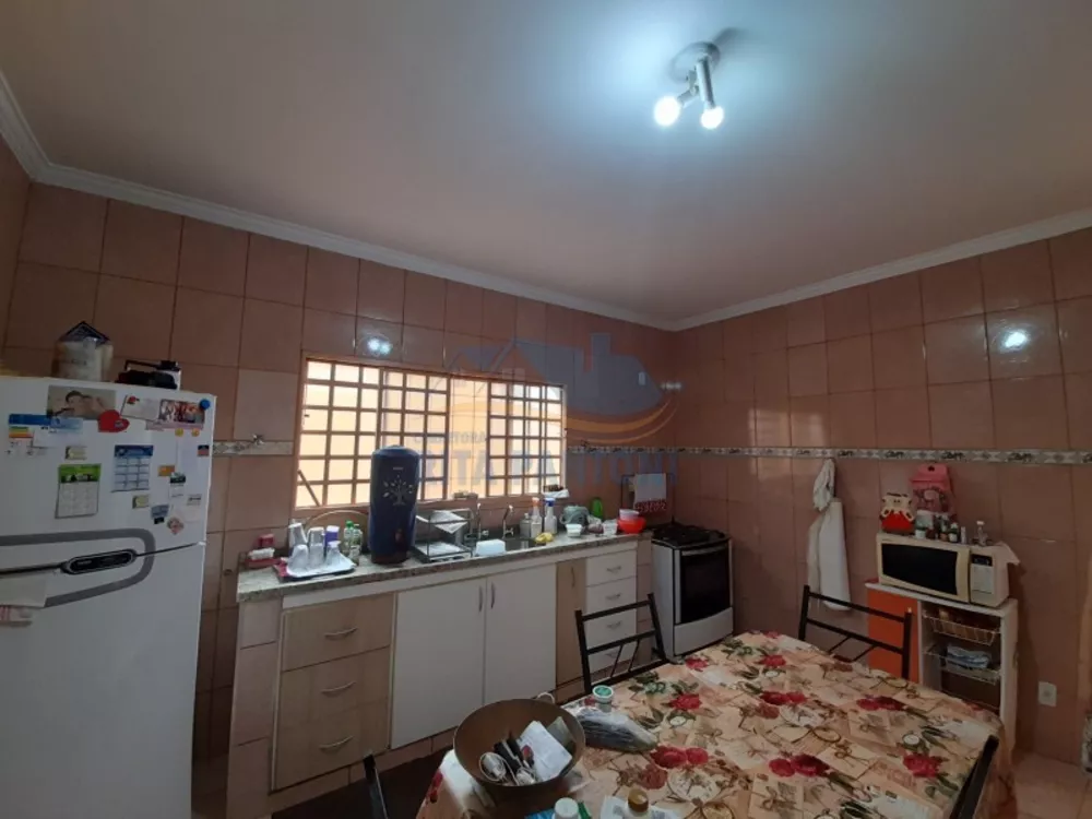 Casa à venda com 3 quartos, 168m² - Foto 4