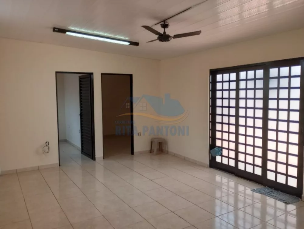 Casa à venda com 4 quartos, 180m² - Foto 1