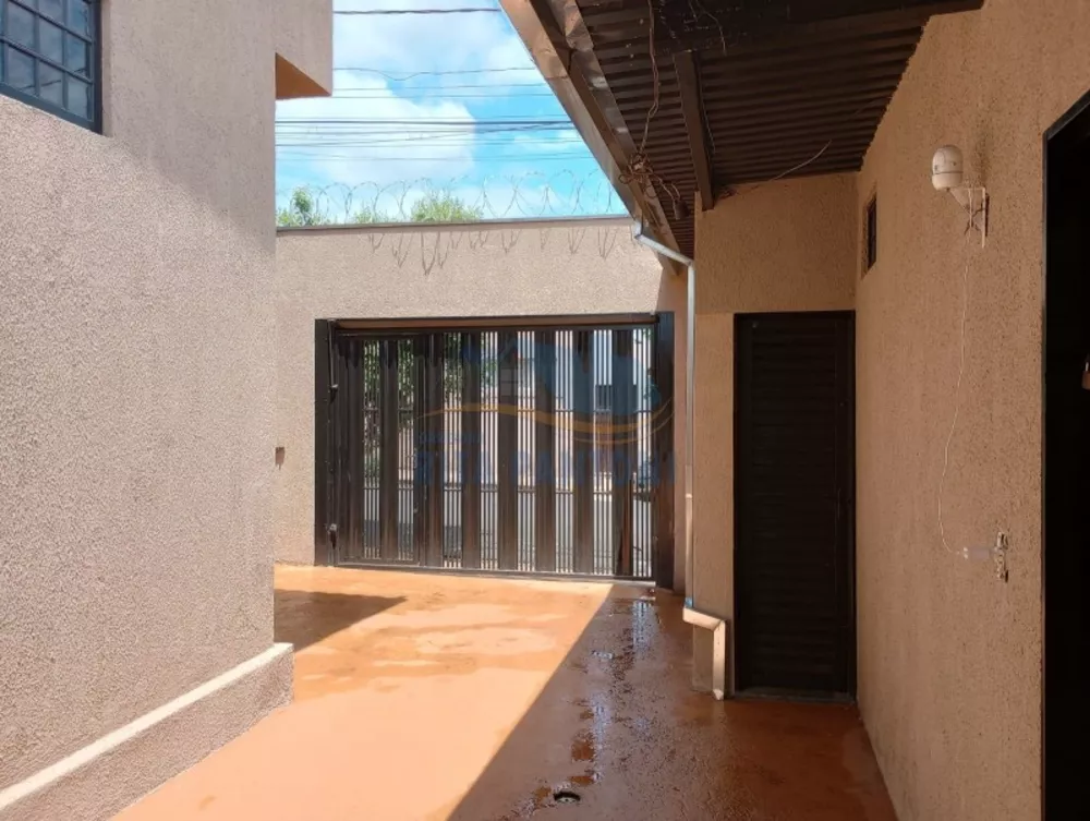 Casa à venda com 4 quartos, 180m² - Foto 2