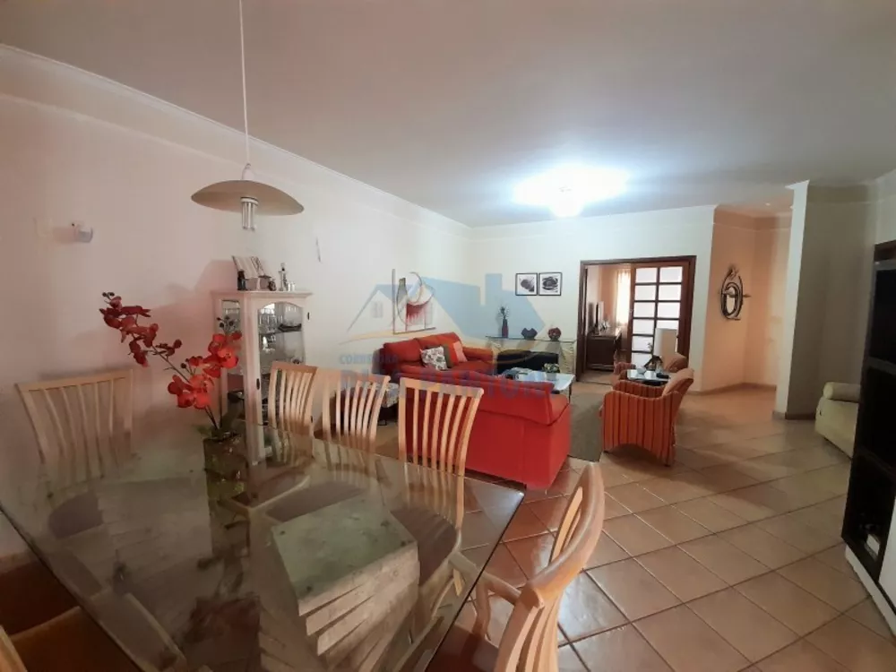 Casa à venda com 3 quartos, 208m² - Foto 3