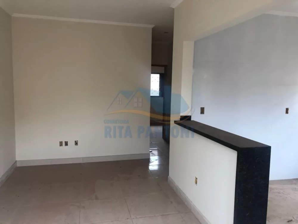 Casa à venda com 2 quartos, 60m² - Foto 1