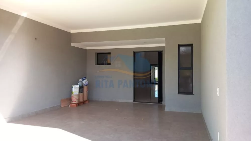 Casa à venda com 3 quartos, 210m² - Foto 2