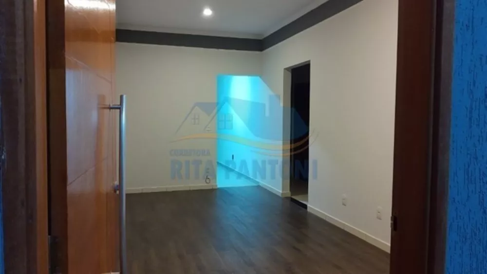 Casa à venda com 4 quartos, 137m² - Foto 1