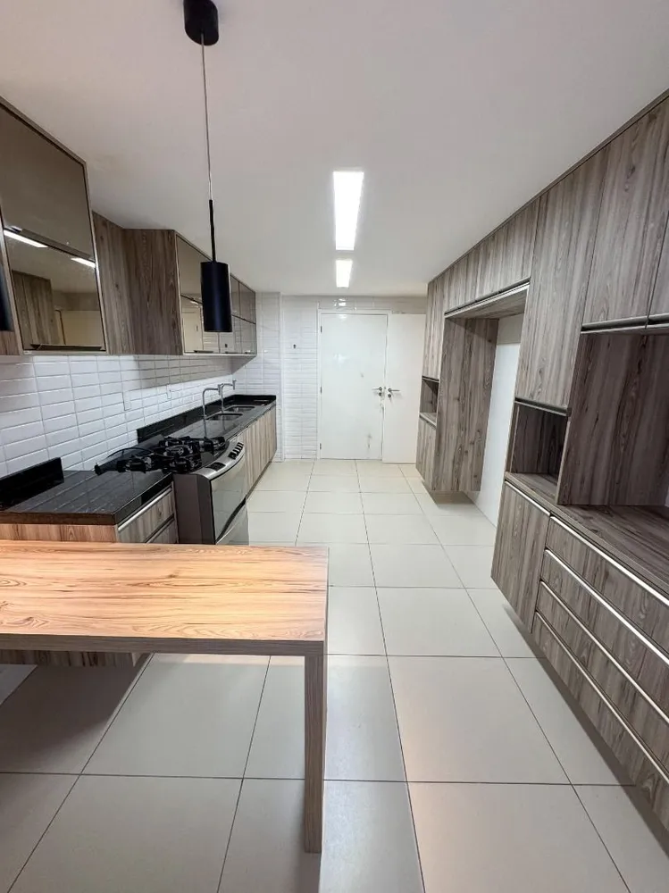 Apartamento, 4 quartos, 215 m² - Foto 1