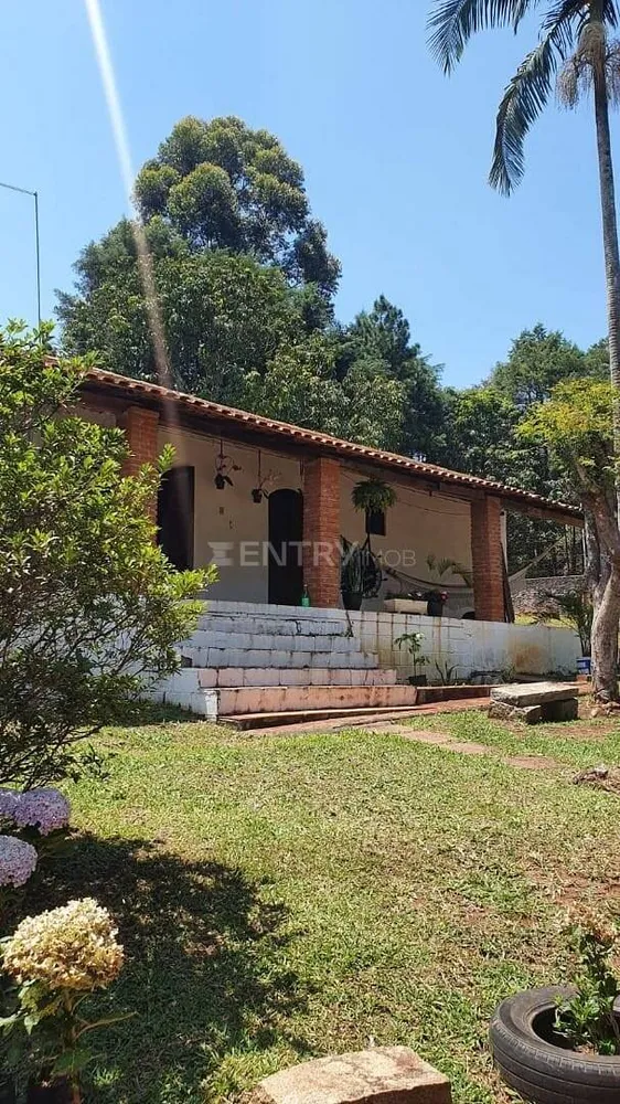 Chácara, 3 quartos, 2408 m² - Foto 1