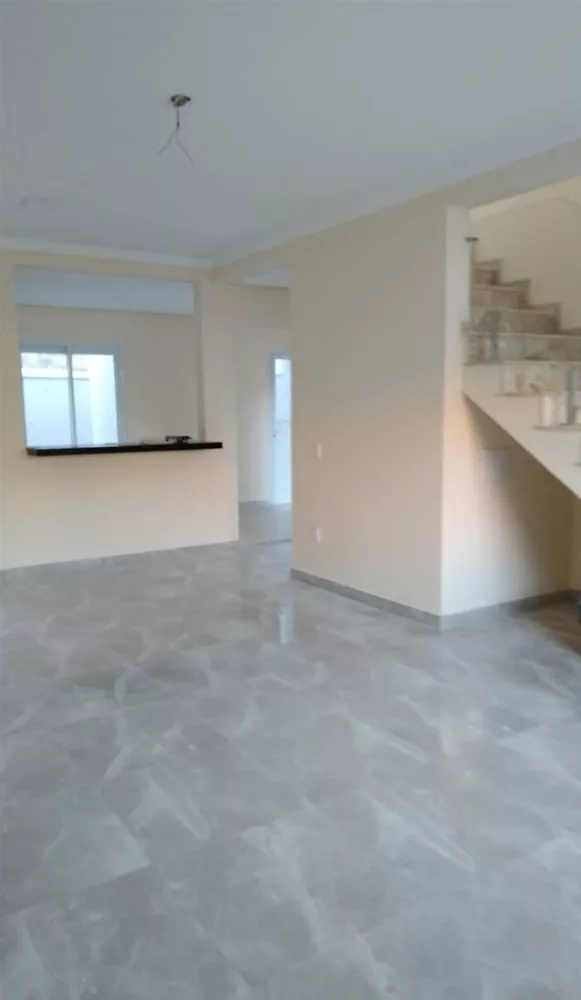 Casa à venda com 3 quartos, 132m² - Foto 2