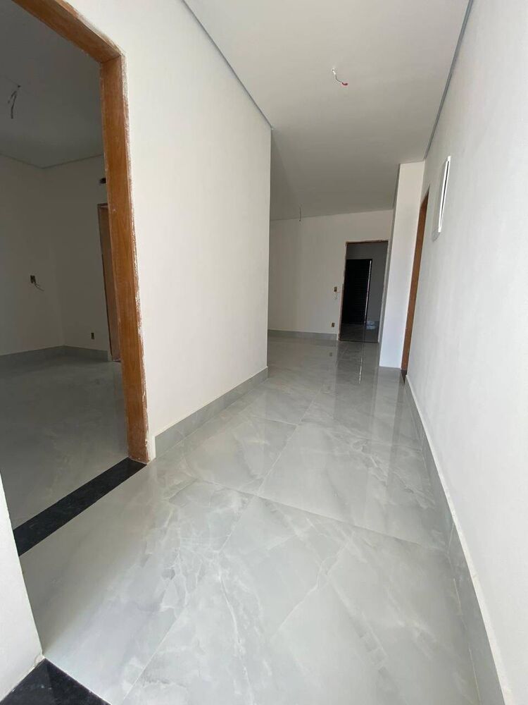 Casa à venda com 4 quartos, 261m² - Foto 3