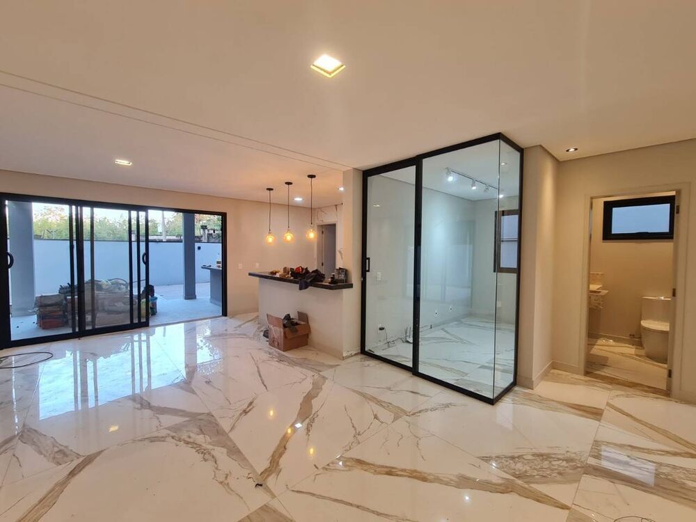 Casa de Condomínio à venda com 3 quartos, 208m² - Foto 1