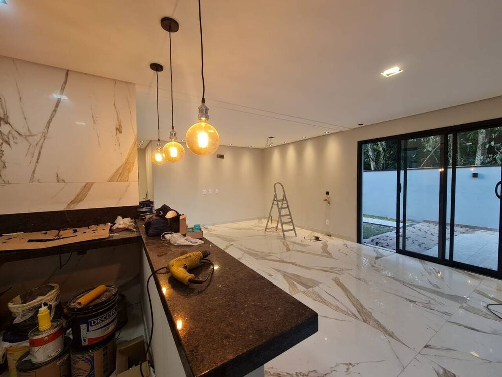 Casa de Condomínio à venda com 3 quartos, 208m² - Foto 2