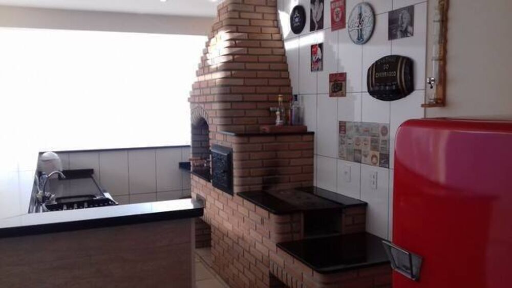 Casa à venda com 3 quartos, 290m² - Foto 1
