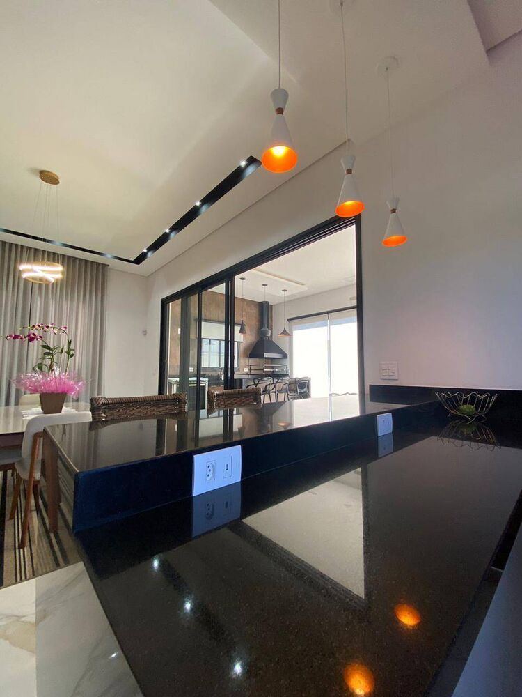Casa de Condomínio à venda com 4 quartos, 258m² - Foto 3