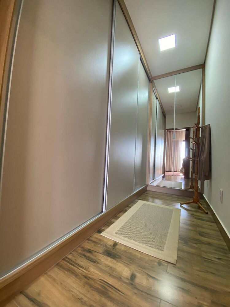 Casa de Condomínio à venda com 4 quartos, 258m² - Foto 4