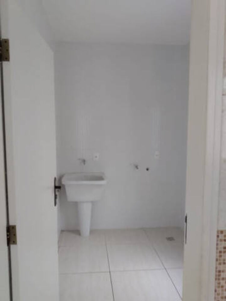 Casa à venda com 2 quartos, 100m² - Foto 4