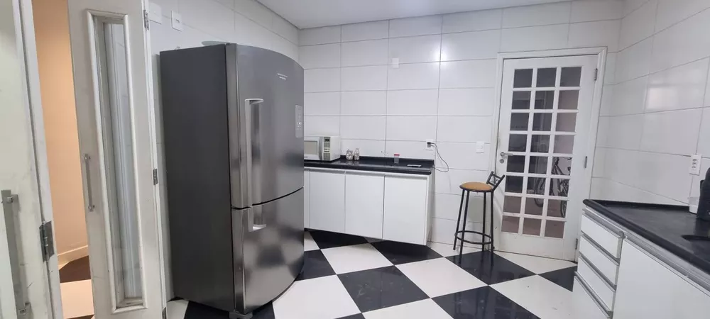 Casa de Condomínio para alugar com 6 quartos, 365m² - Foto 5