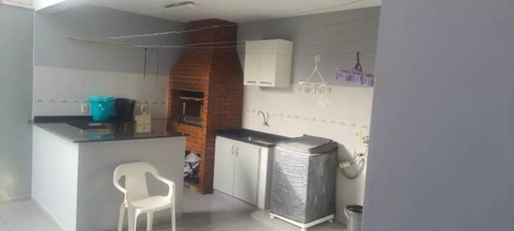 Casa à venda com 3 quartos, 200m² - Foto 2