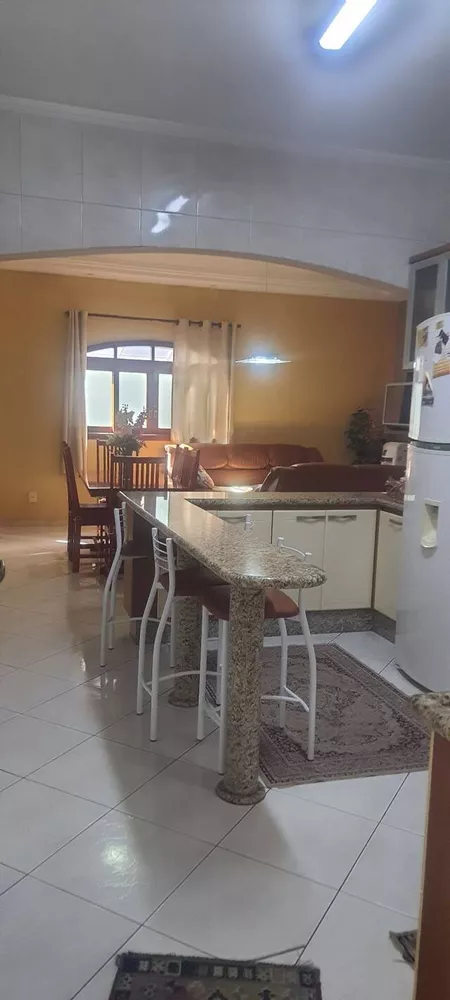 Casa à venda com 3 quartos, 200m² - Foto 4