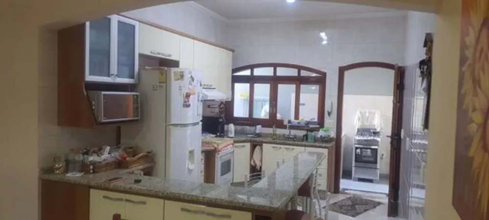 Casa à venda com 3 quartos, 200m² - Foto 3