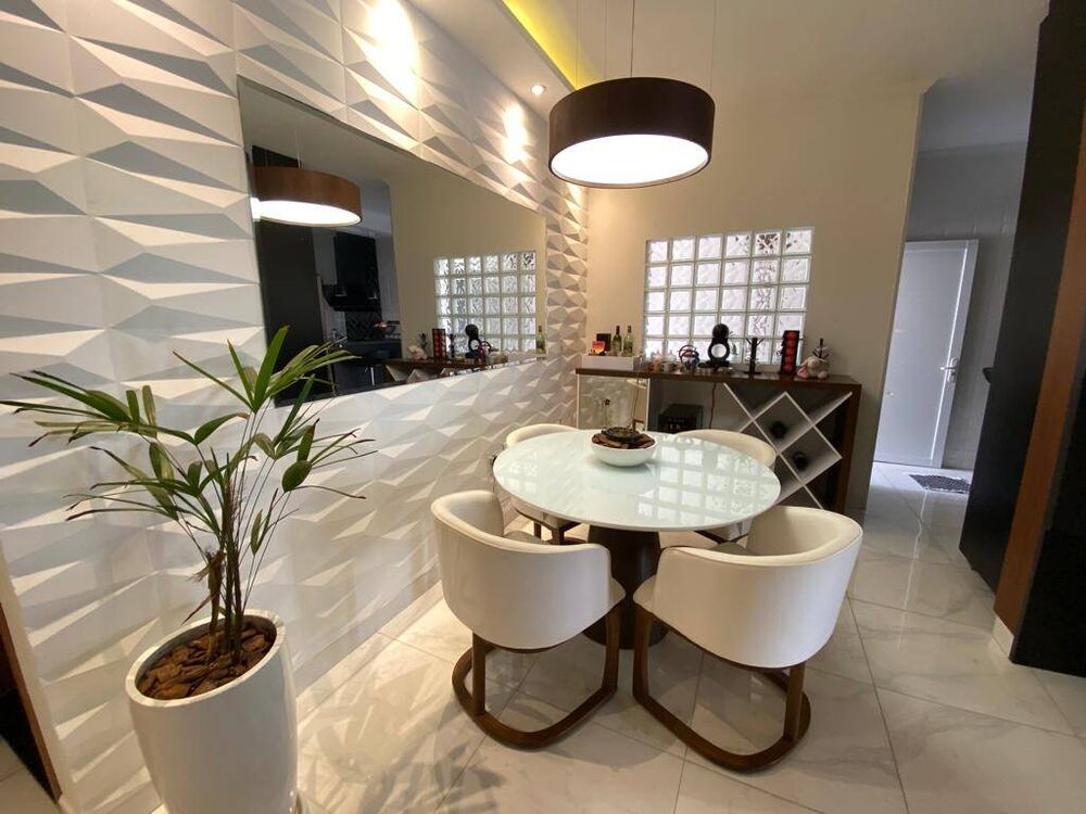 Casa à venda com 2 quartos, 108m² - Foto 1