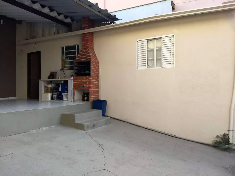 Casa à venda com 3 quartos, 191m² - Foto 1