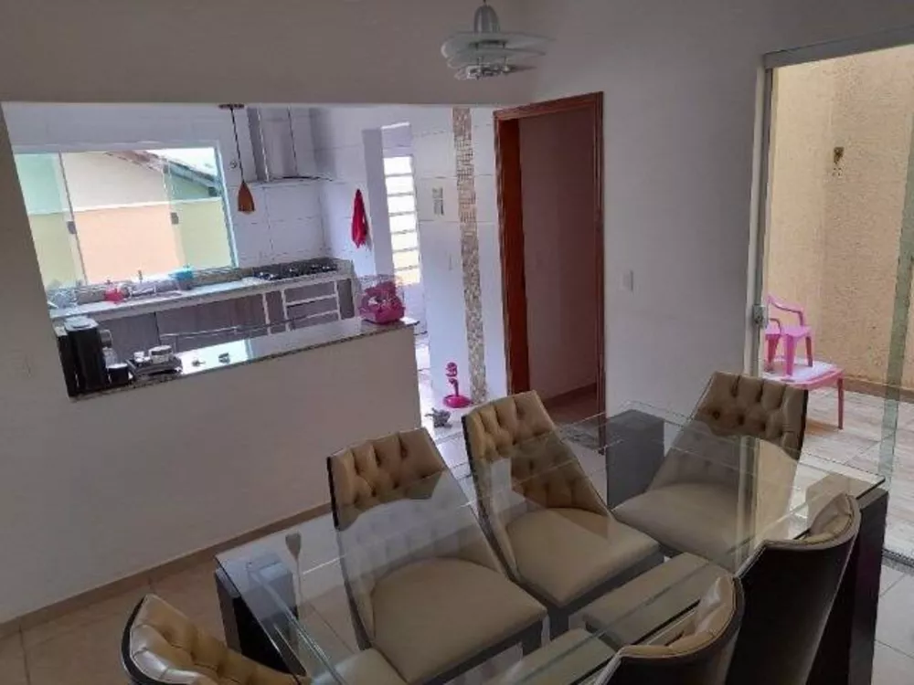 Casa à venda com 3 quartos, 150m² - Foto 1