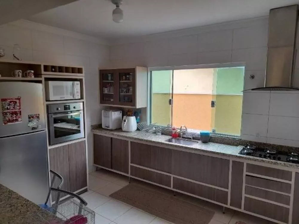 Casa à venda com 3 quartos, 150m² - Foto 2