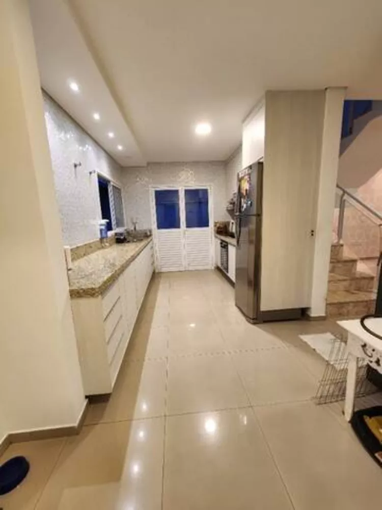 Sobrado à venda com 3 quartos, 240m² - Foto 5