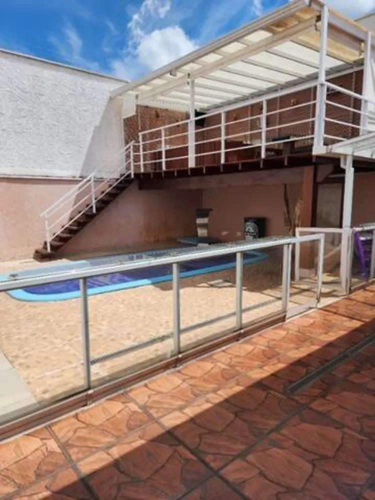 Sobrado à venda com 3 quartos, 240m² - Foto 1