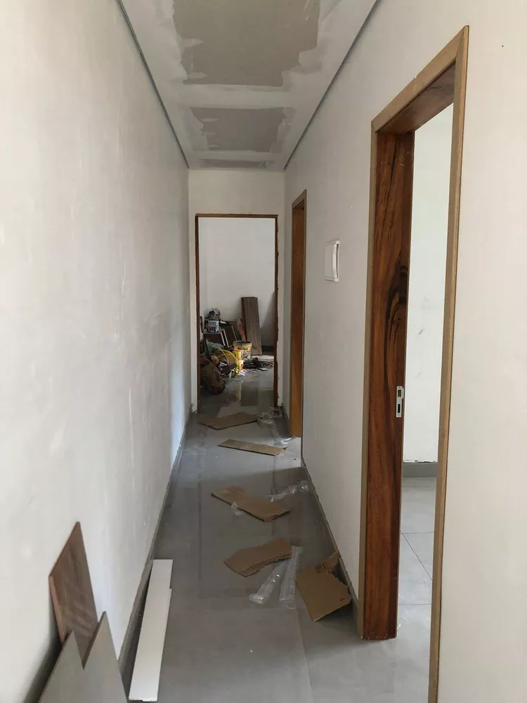 Casa à venda com 3 quartos, 100m² - Foto 2