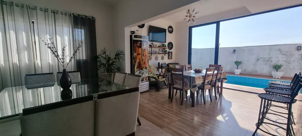 Casa de Condomínio à venda com 4 quartos, 259m² - Foto 1