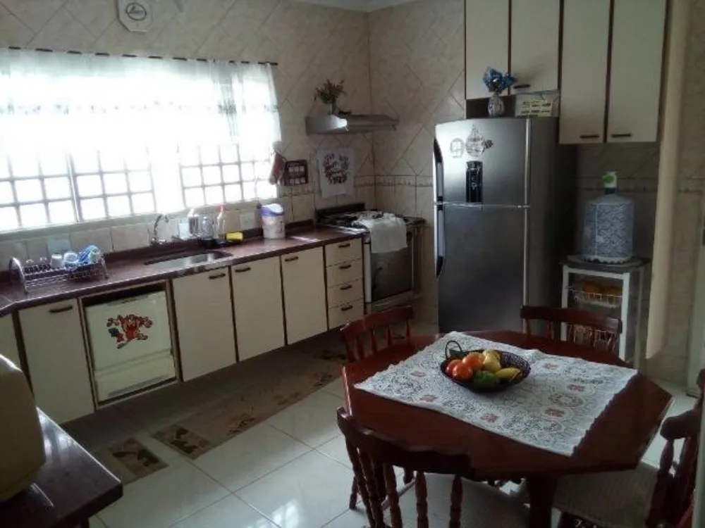 Casa, 3 quartos, 256 m² - Foto 1