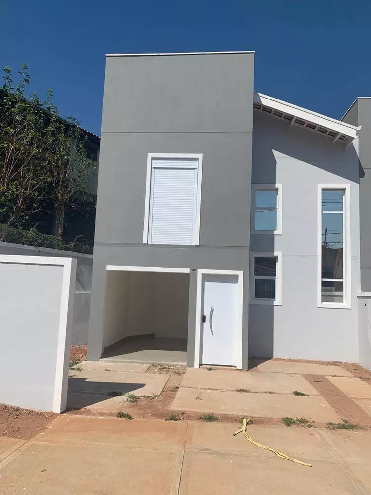 Sobrado à venda com 3 quartos, 110m² - Foto 1