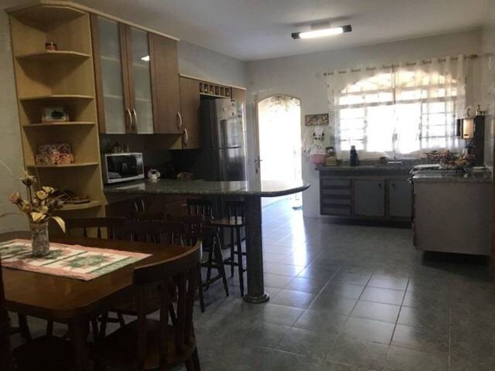 Casa, 3 quartos, 250 m² - Foto 2