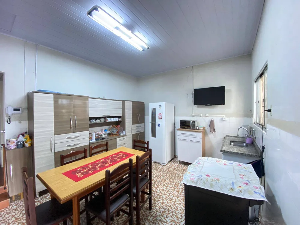 Casa, 4 quartos, 228 m² - Foto 2